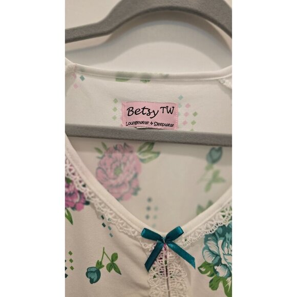 Betsy TW Floral Nightgown With Lace Trim & Polka Dot Hem XL - Picture 2 of 6